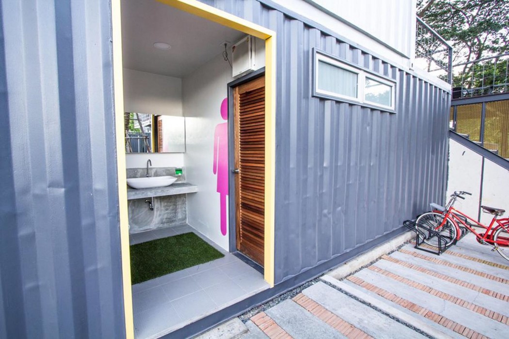 Ducati Bike Box Hostel 28/53