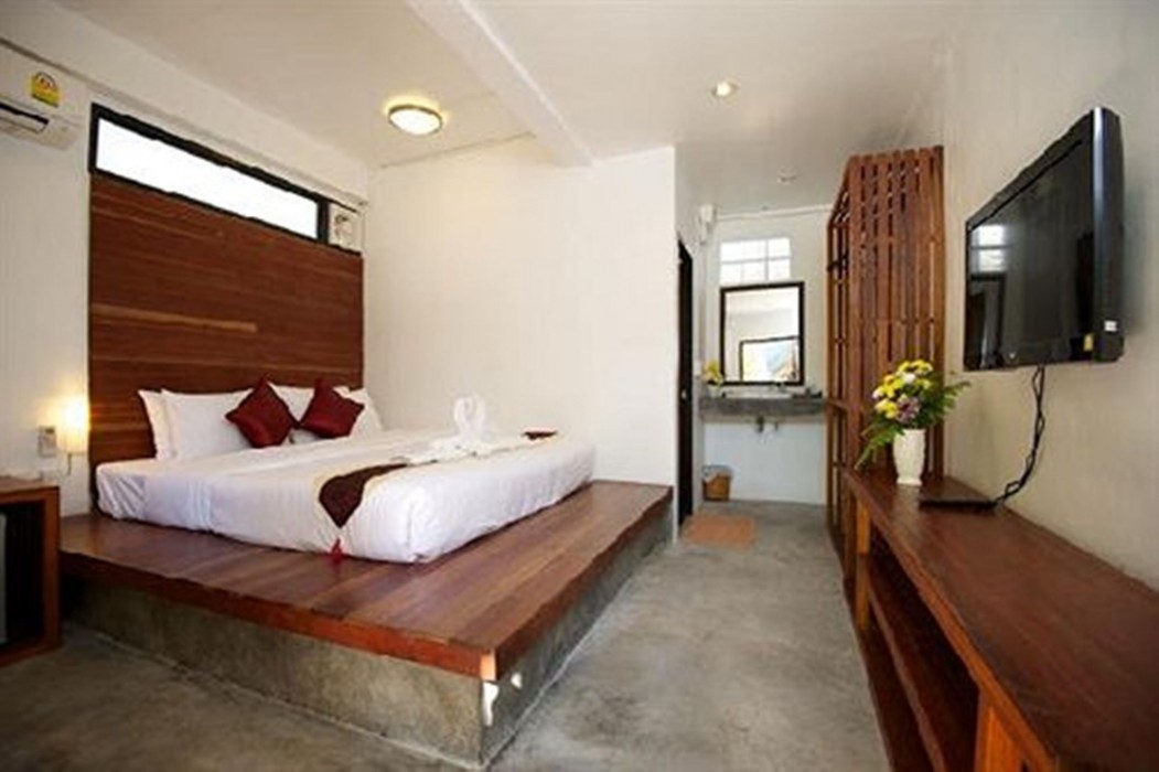 Sunshine Beach Resort 32/100
