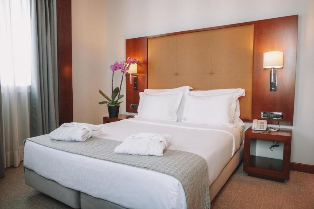 Dom Carlos Liberty Hotel 35/83
