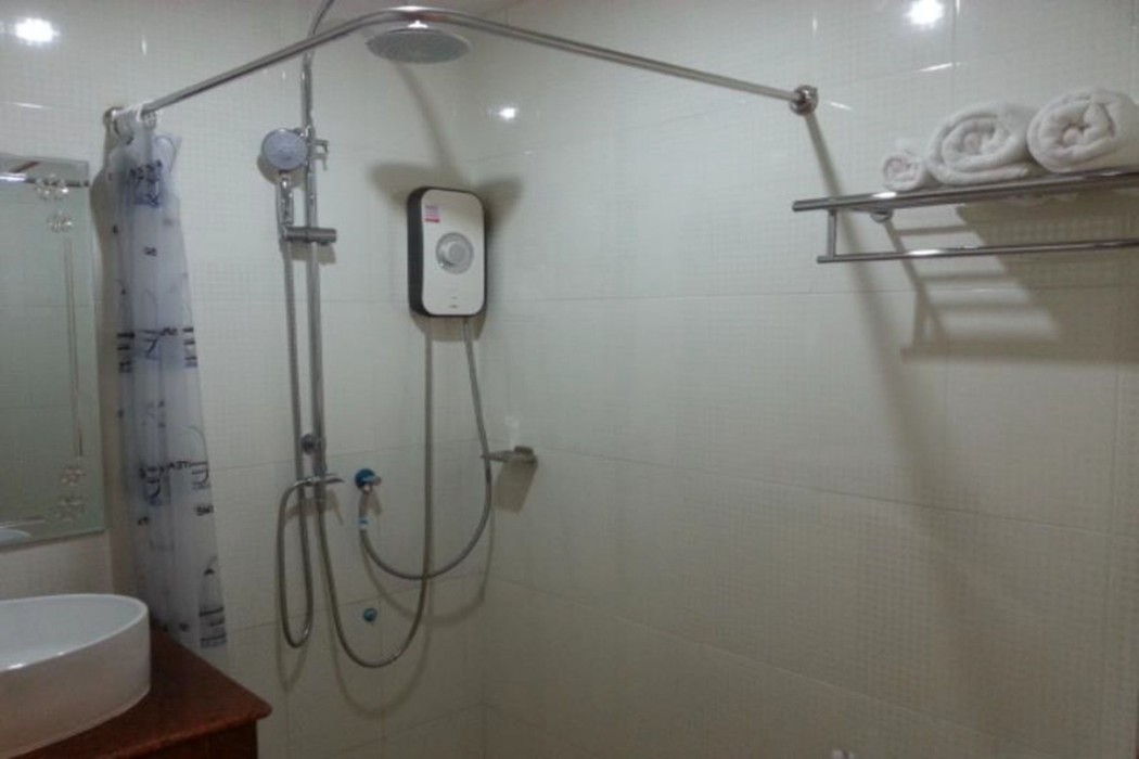 Ponburi Hotel 70/90