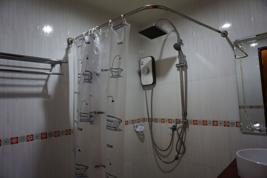Ponburi Hotel 74/90