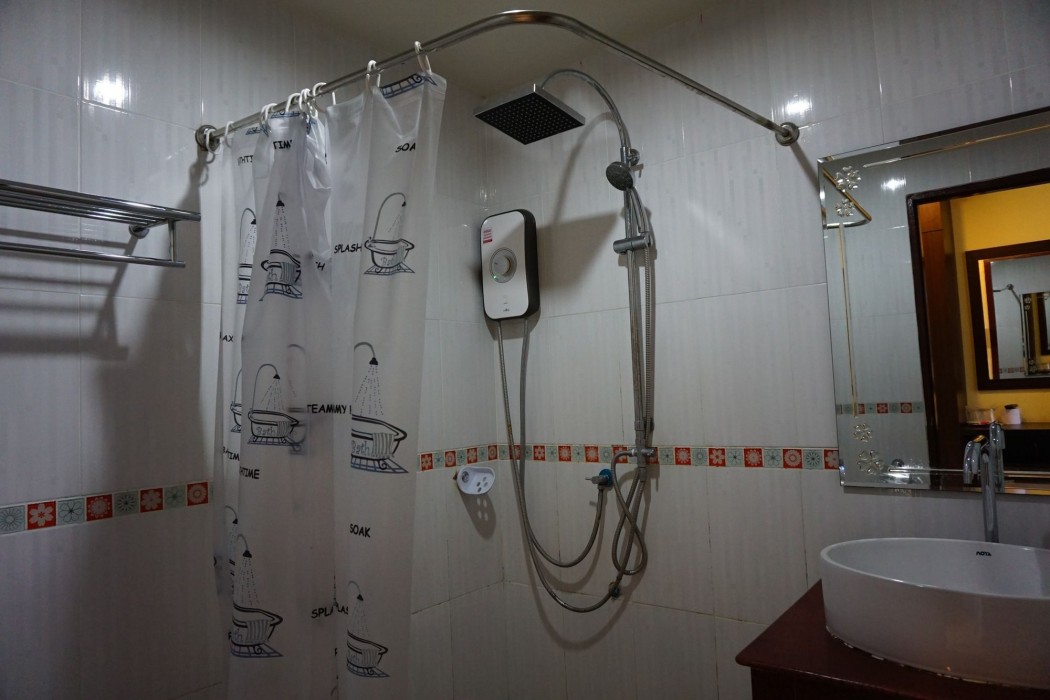 Ponburi Hotel 35/90
