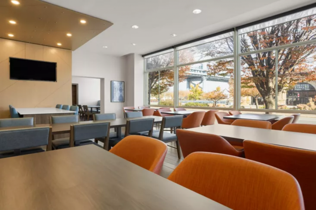 Holiday Inn Express Philadelphia - Penns Landing 24/60