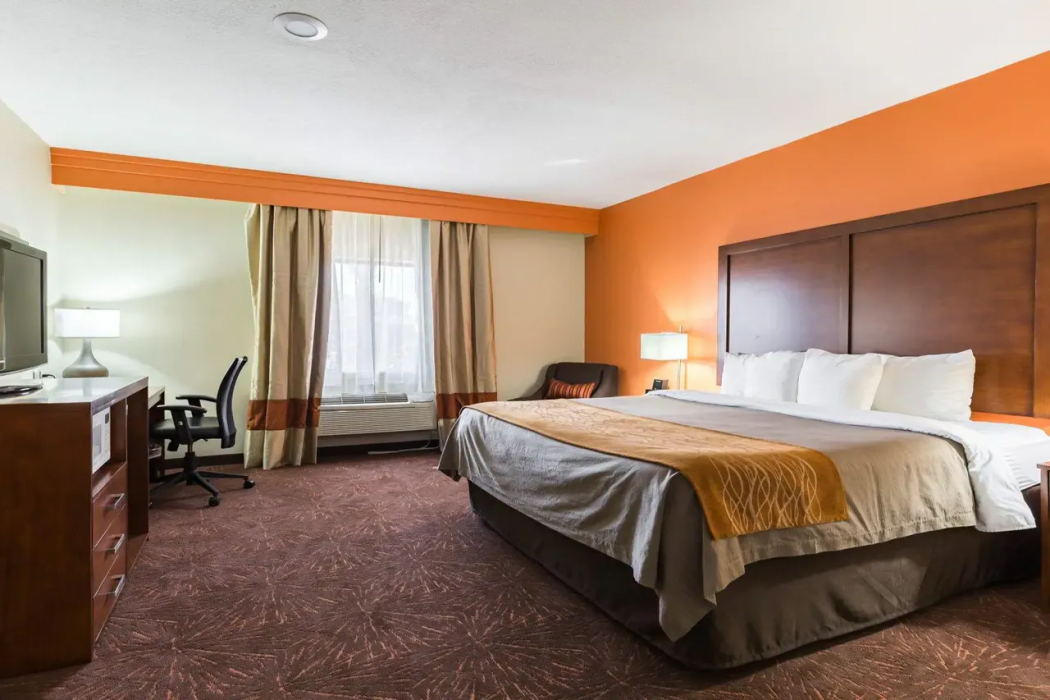 Econo Lodge Inn and Suites East Houston I-10 10/33