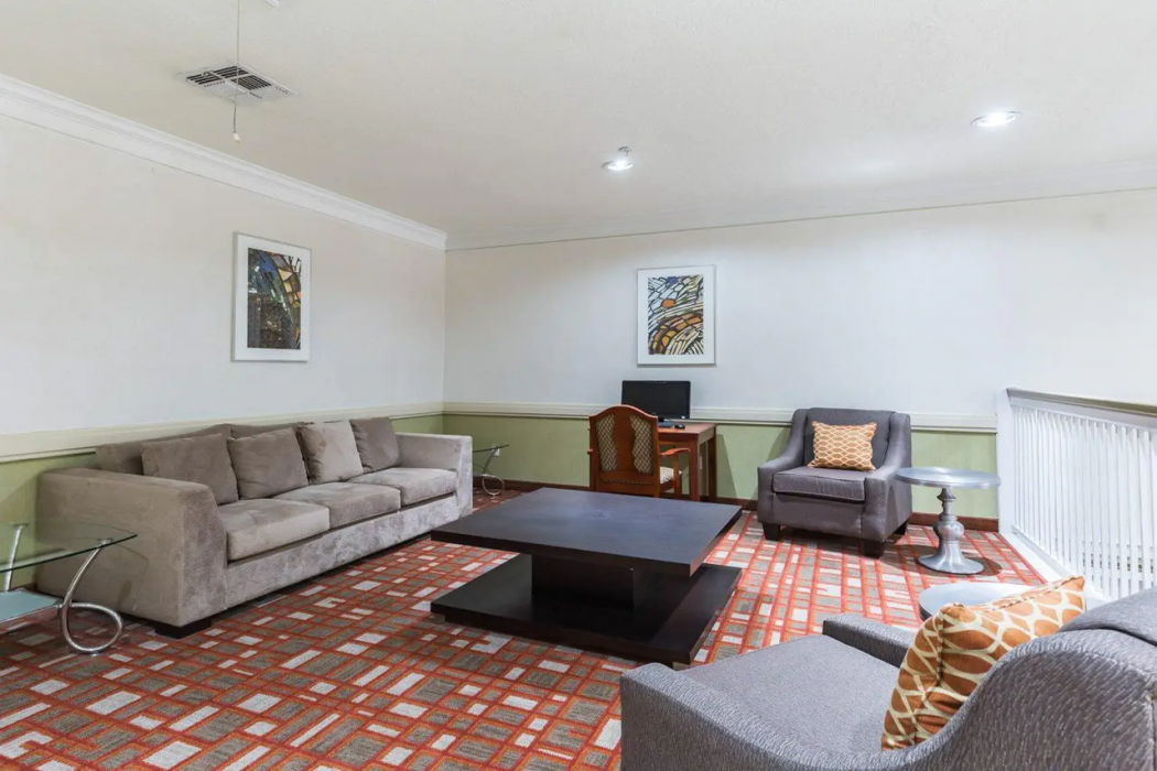 Econo Lodge Inn and Suites East Houston I-10 18/33