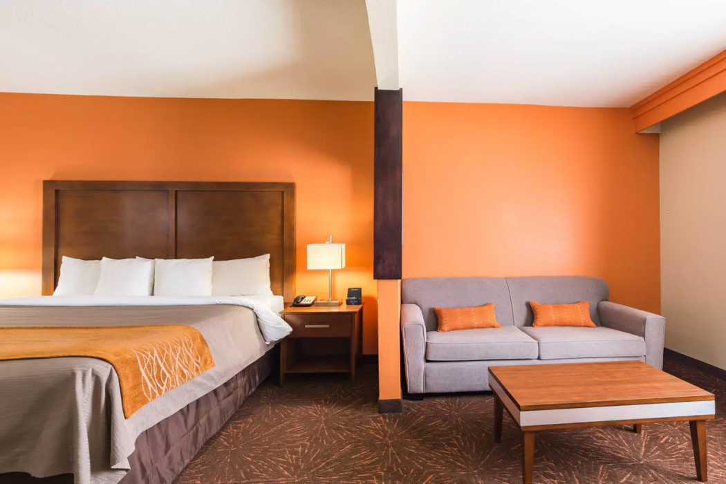 Econo Lodge Inn and Suites East Houston I-10 7/33