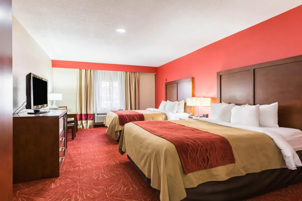 Econo Lodge Inn and Suites East Houston I-10 11/33