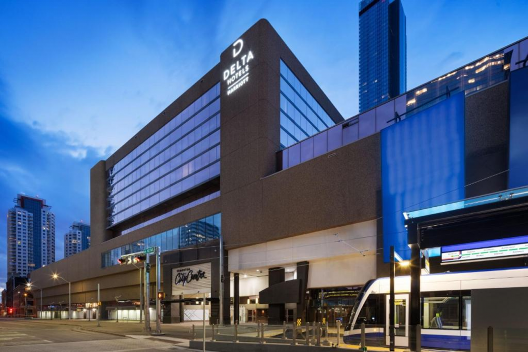 Delta Hotels By Marriott Edmonton Centre Suites 1/16