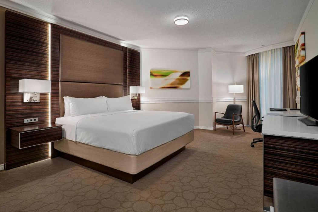 Delta Hotels By Marriott Edmonton Centre Suites 7/16