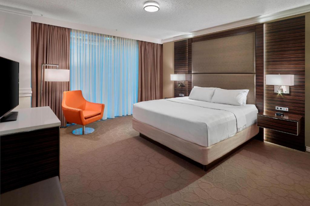 Delta Hotels By Marriott Edmonton Centre Suites 4/16