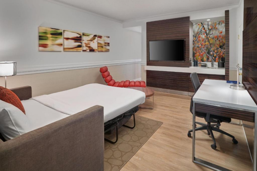 Delta Hotels By Marriott Edmonton Centre Suites 6/16