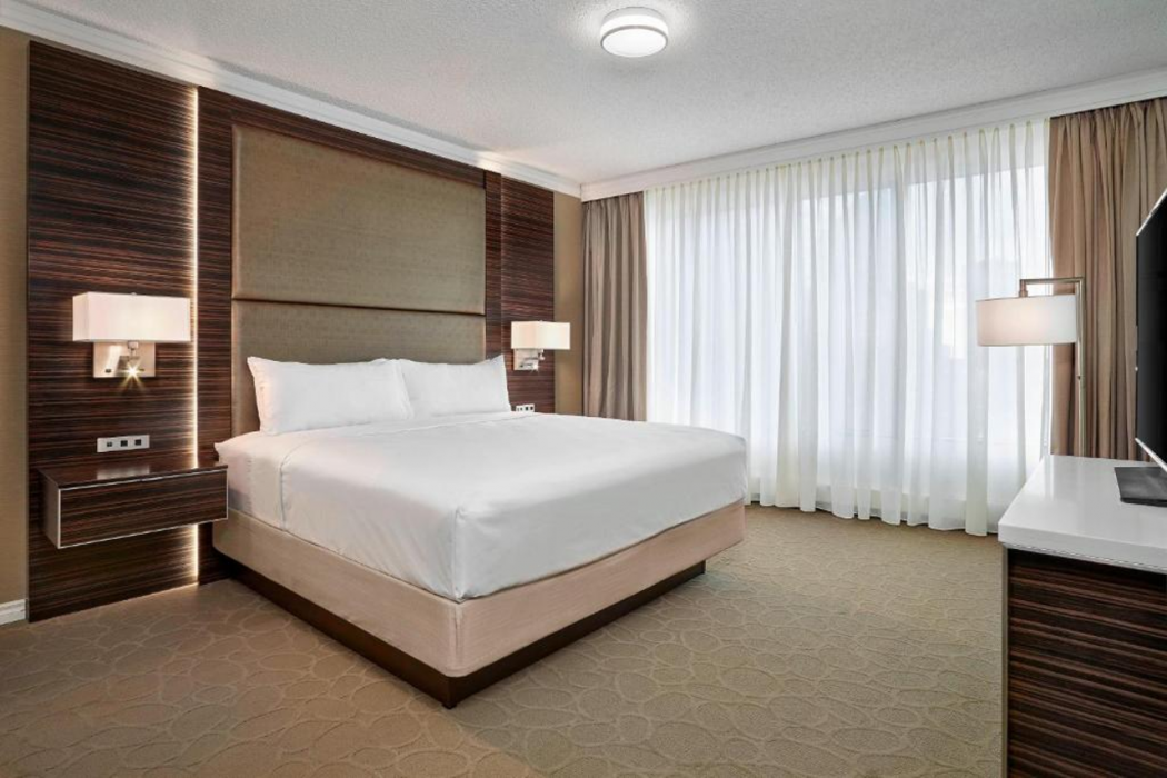 Delta Hotels By Marriott Edmonton Centre Suites 5/16