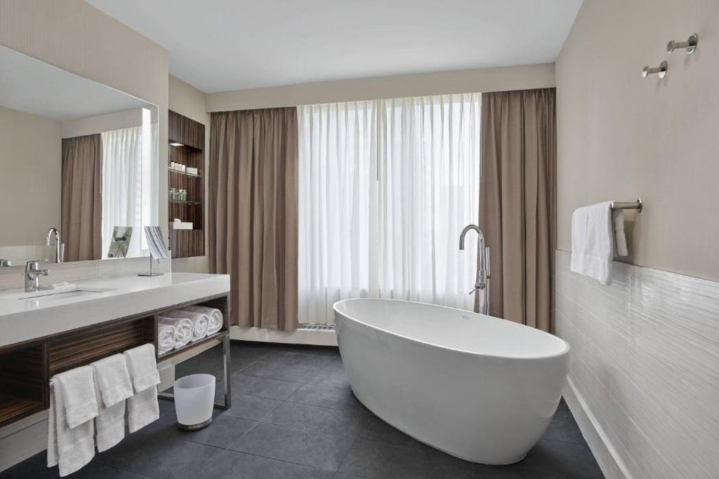 Delta Hotels By Marriott Edmonton Centre Suites 10/16