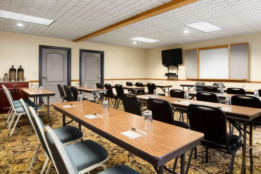 Country Inn and Suites By Radisson Columbus West OH 9/18