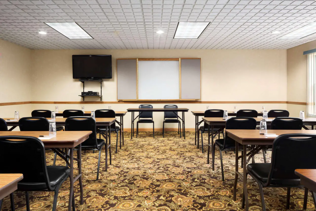 Country Inn and Suites By Radisson Columbus West OH 8/18