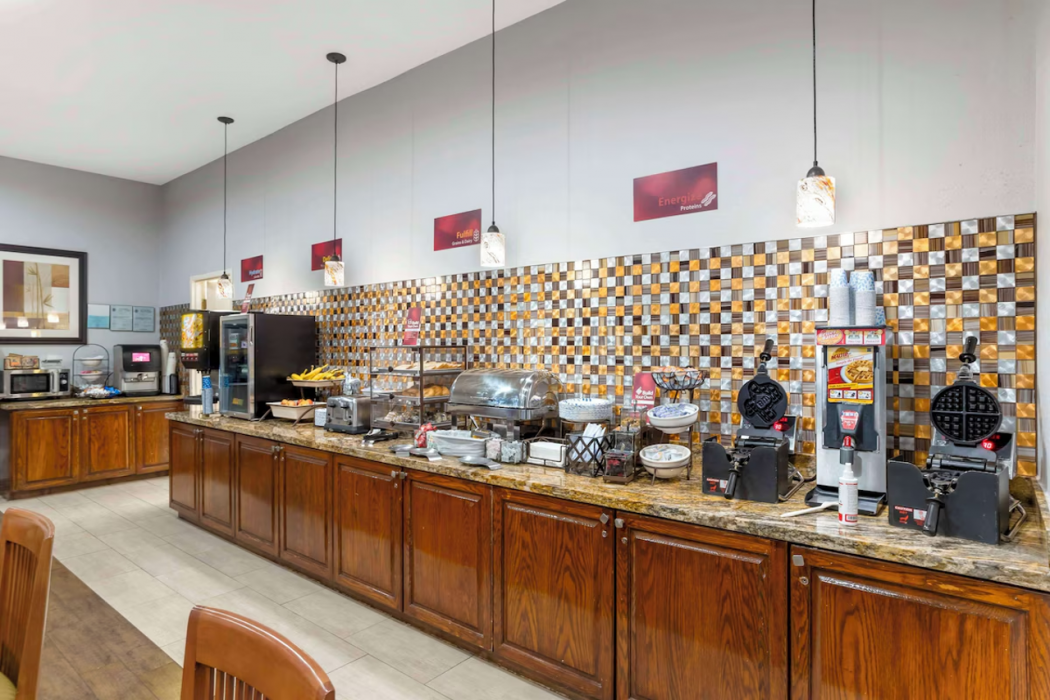 Best Western Plus Hobby Airport Inn and Suites 36/58
