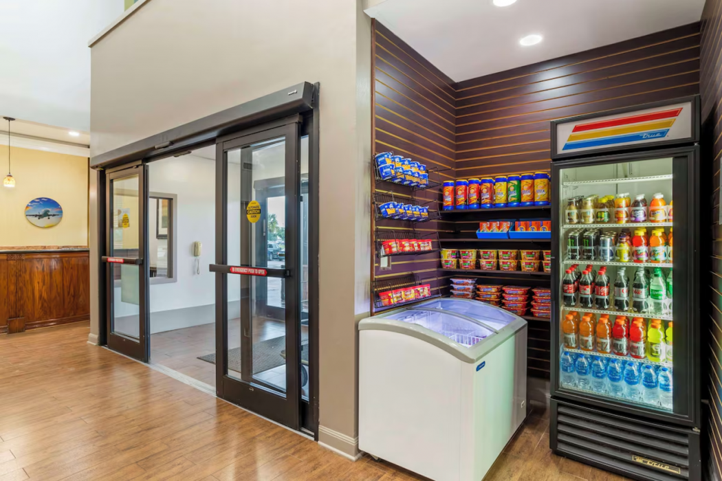 Best Western Plus Hobby Airport Inn and Suites 17/58