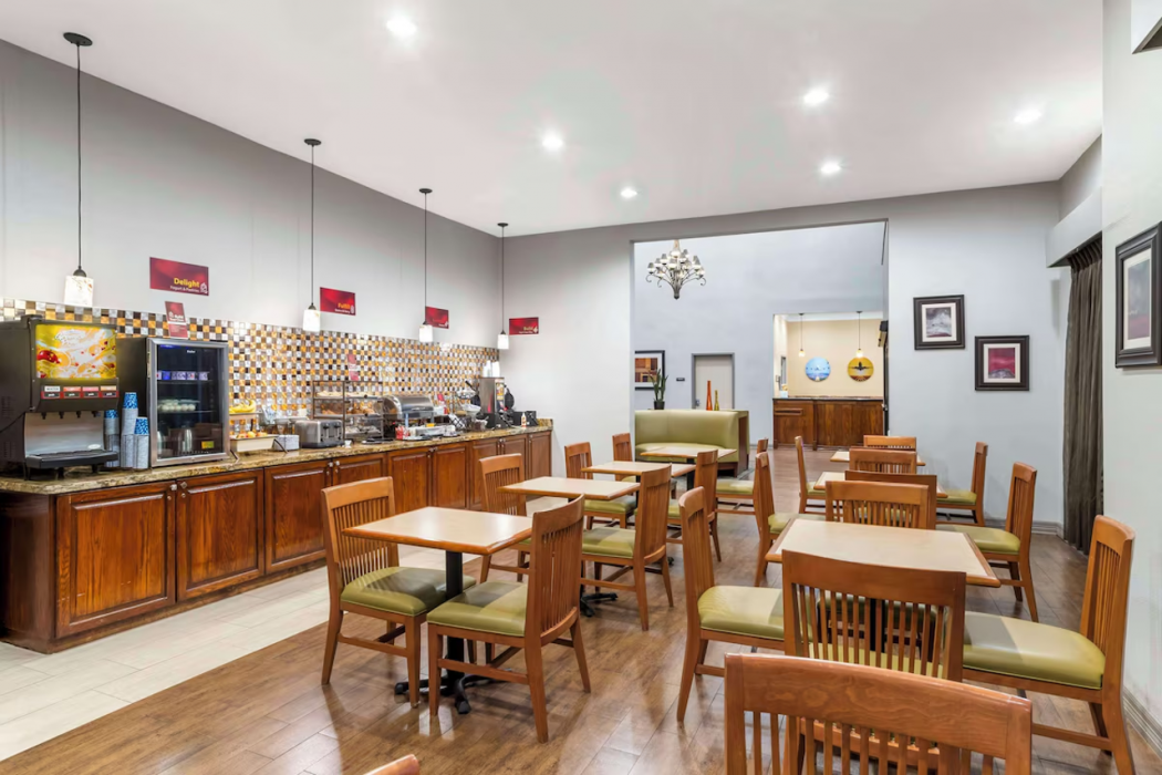 Best Western Plus Hobby Airport Inn and Suites 37/58
