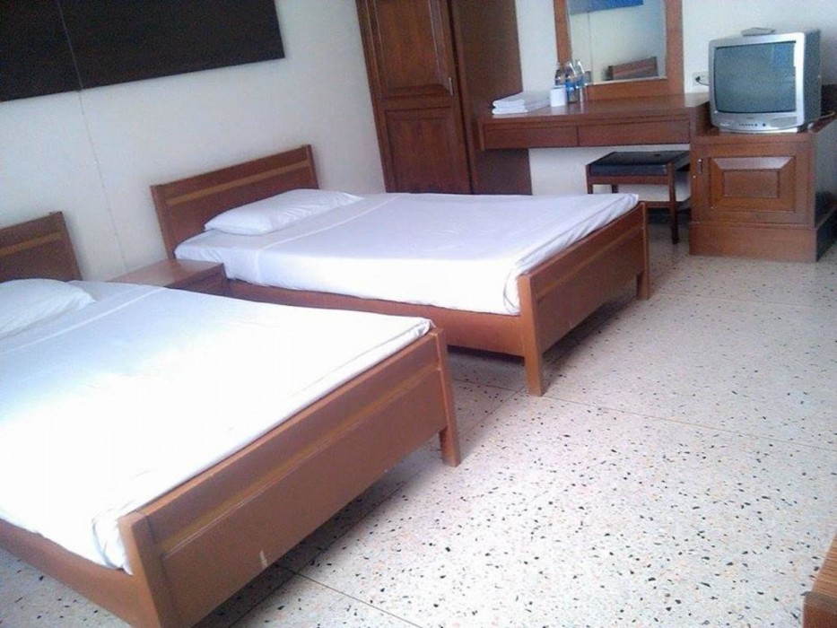 Petch Pailyn Hotel 27/37