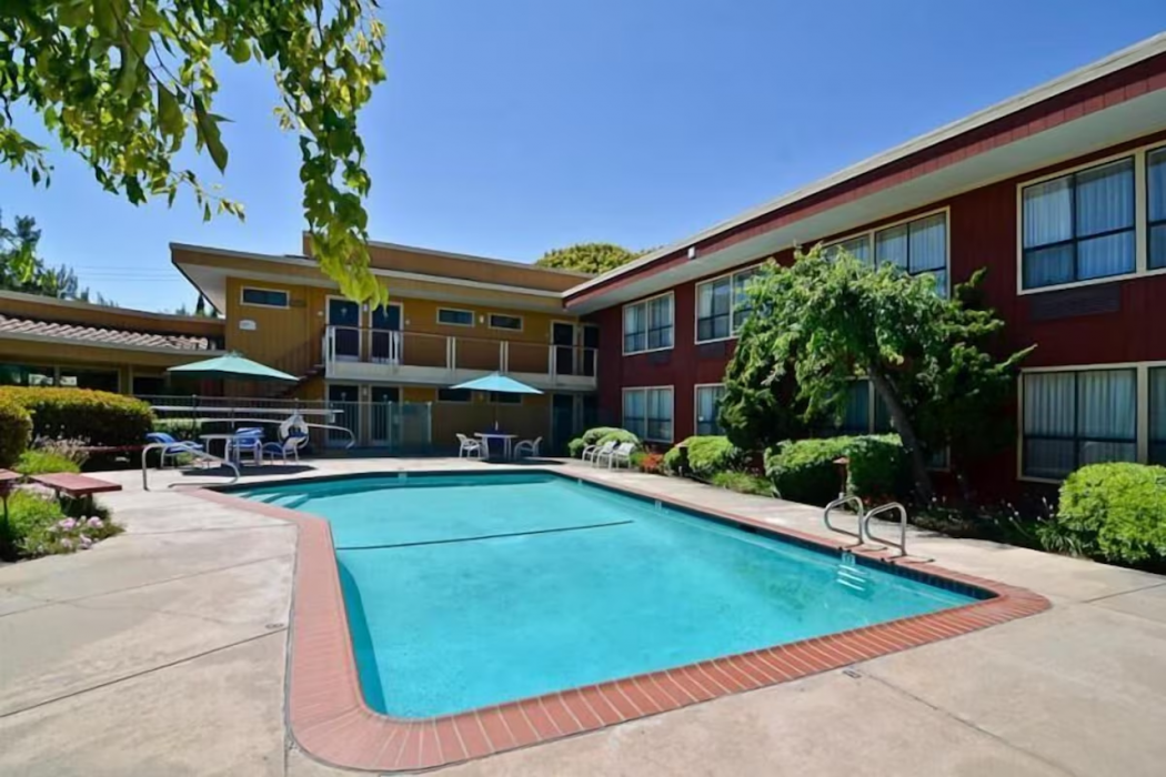 Days Inn by Wyndham Mountain View 6/96