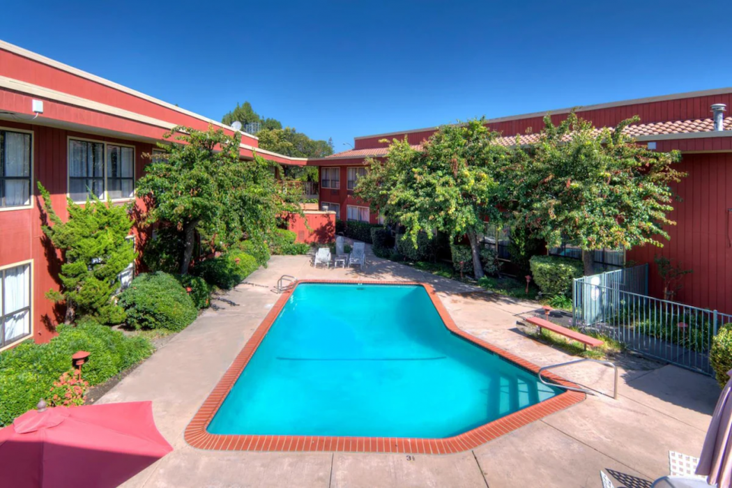 Days Inn by Wyndham Mountain View 72/96