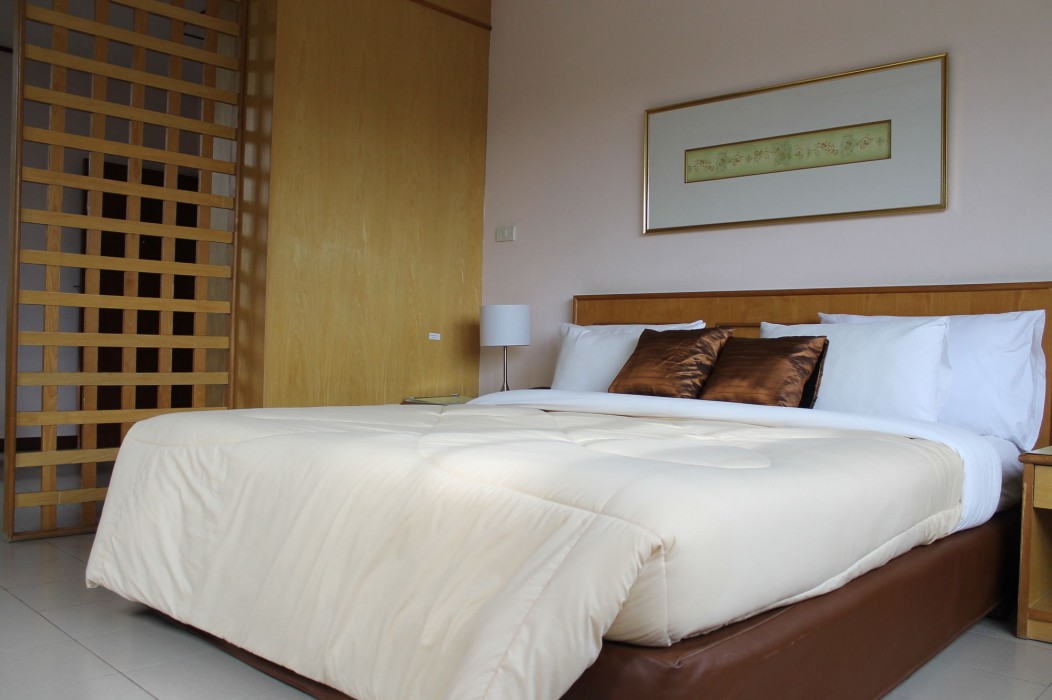 Rattana Park Hotel 33/98