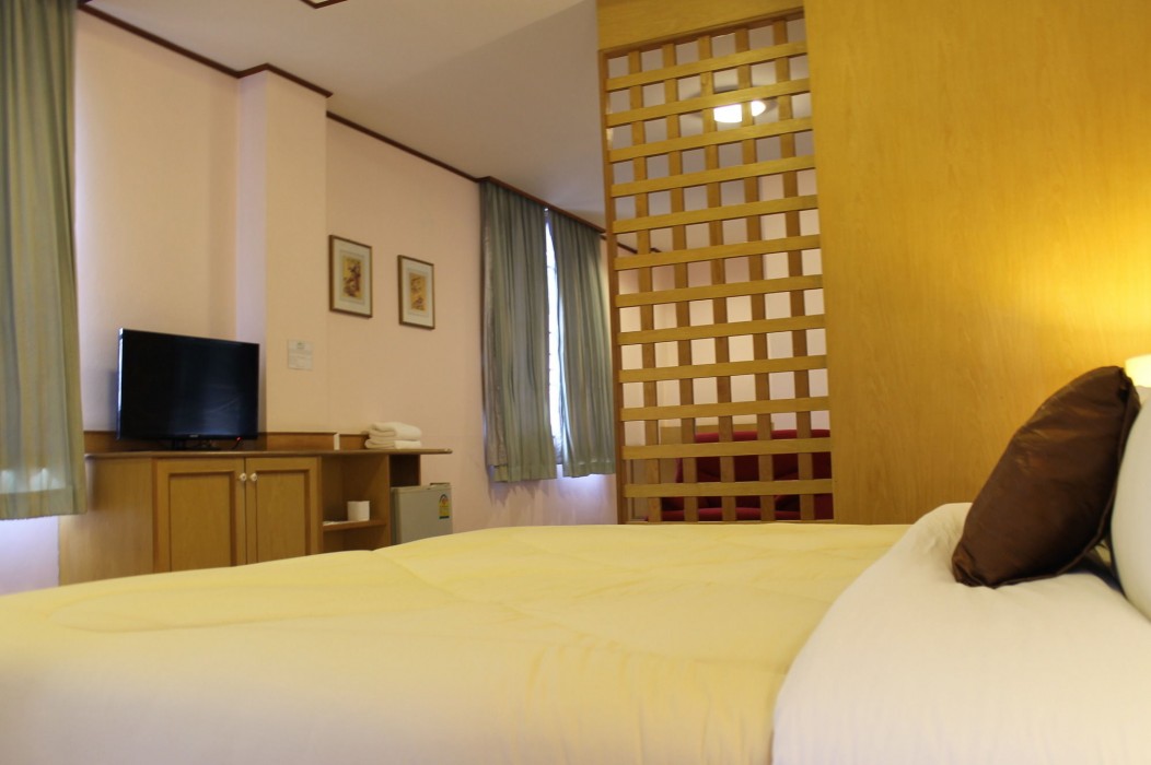 Rattana Park Hotel 28/98