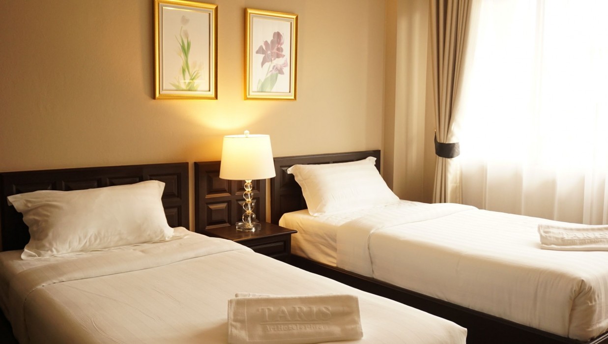 Taris Art Hotel Phrae 28/96
