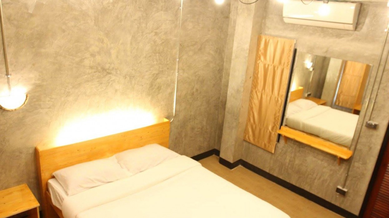 W Hostel 17/39