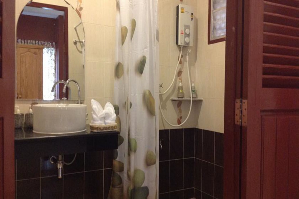 Yellow Tique Hotel 38/58