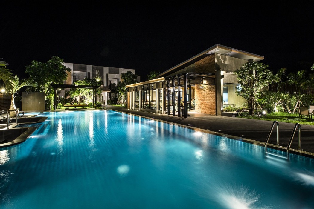 Cresco Hotel Buriram 25/100