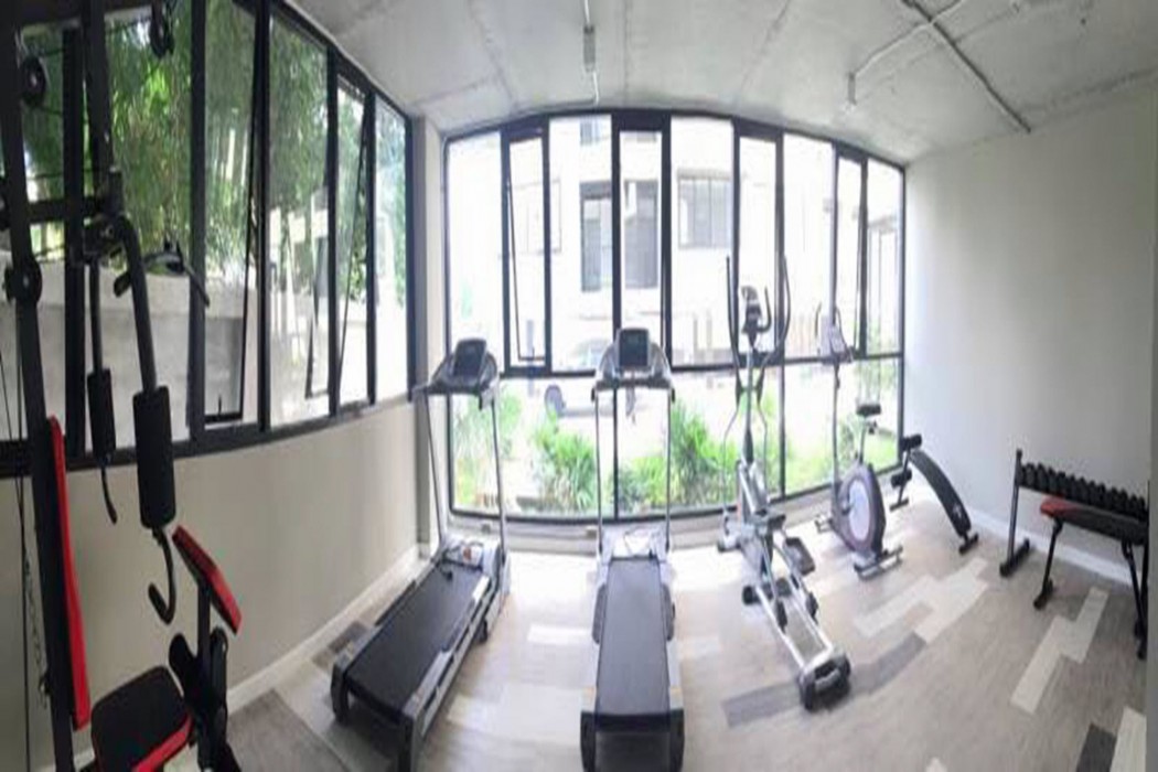 Izen Plus Budget Hotel & Residences 35/57