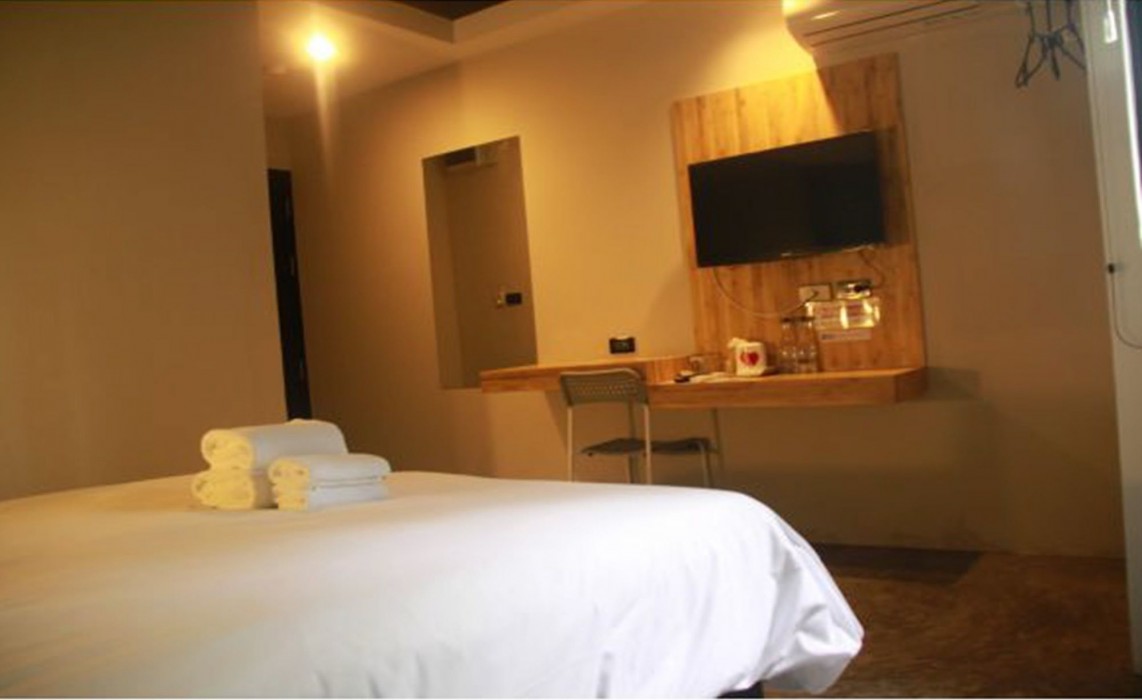 Izen Plus Budget Hotel & Residences 19/57