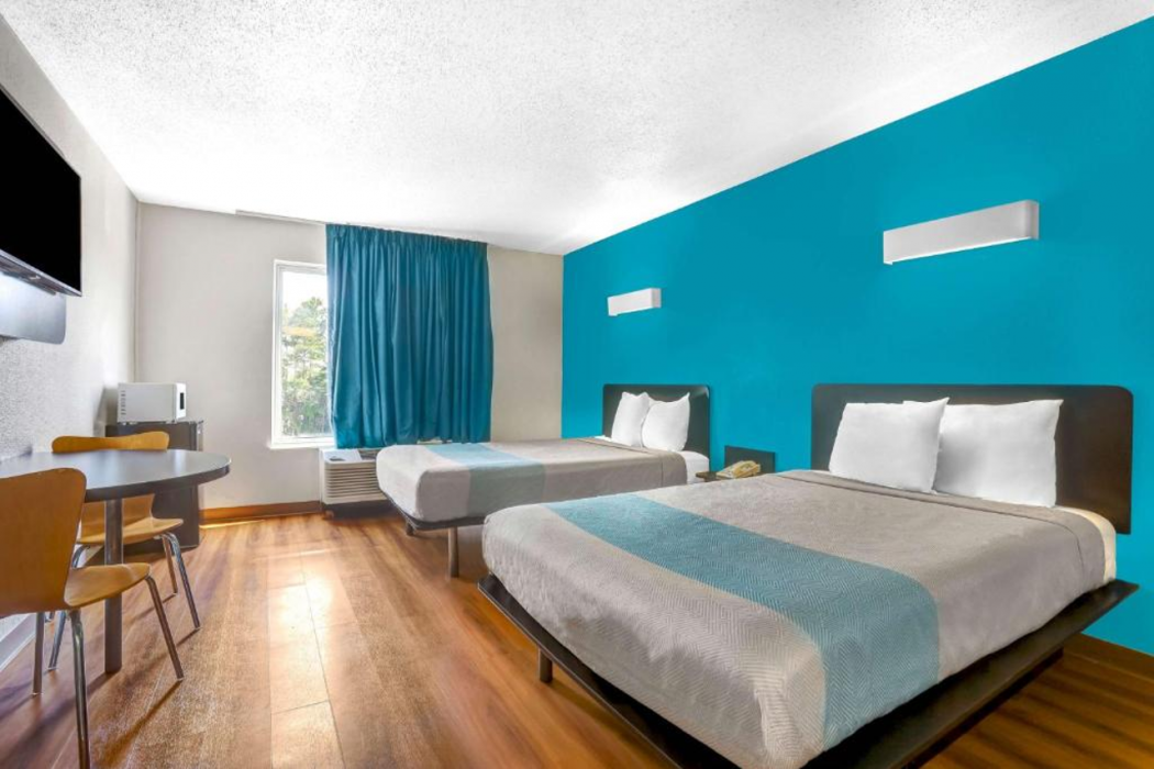 Motel6 Raleigh, NC - North 17/50