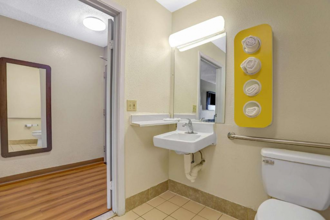 Motel6 Raleigh, NC - North 19/50