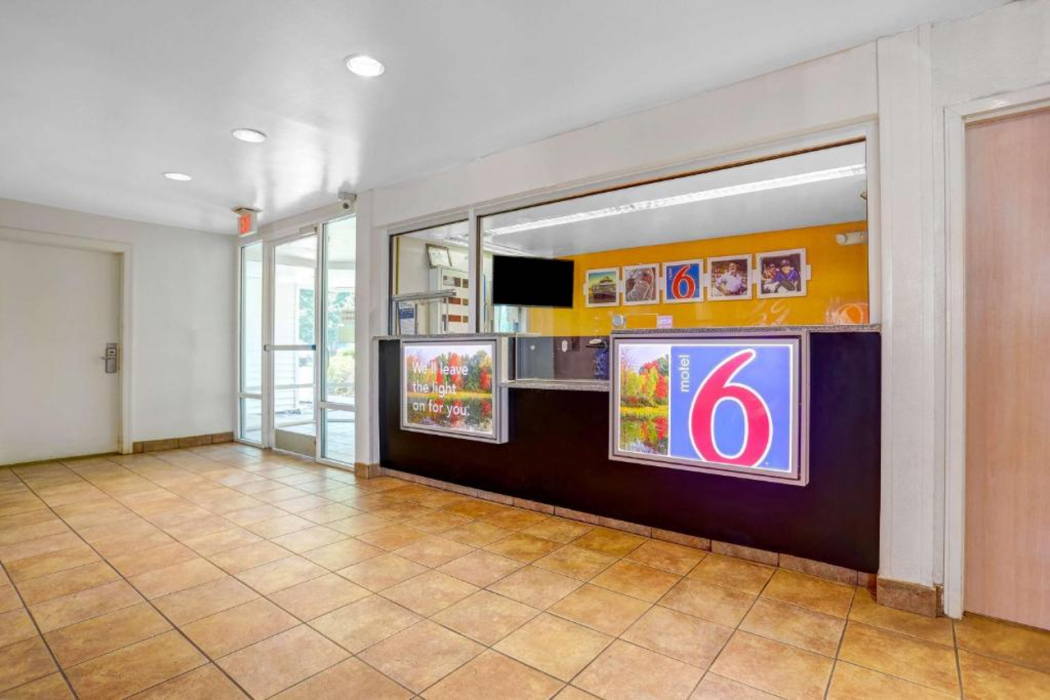Lobby at Motel6 Raleigh, NC - North, RALEIGH - NC