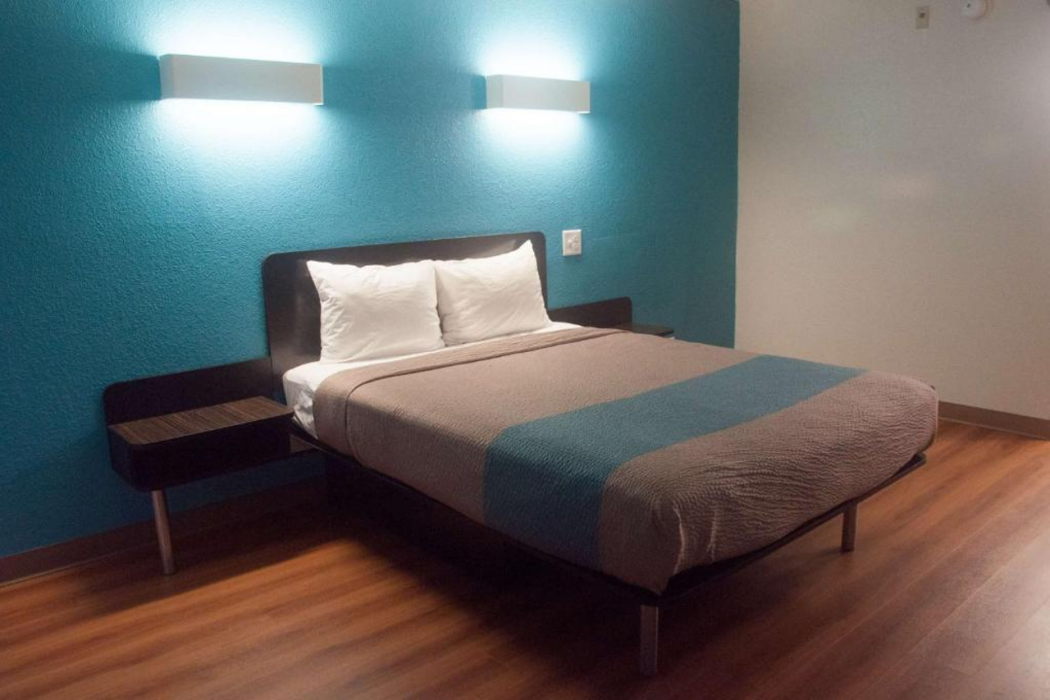 Motel6 Raleigh, NC - North 15/50