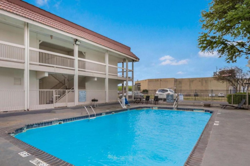 Motel6 Dallas, TX - Market Center 23/45