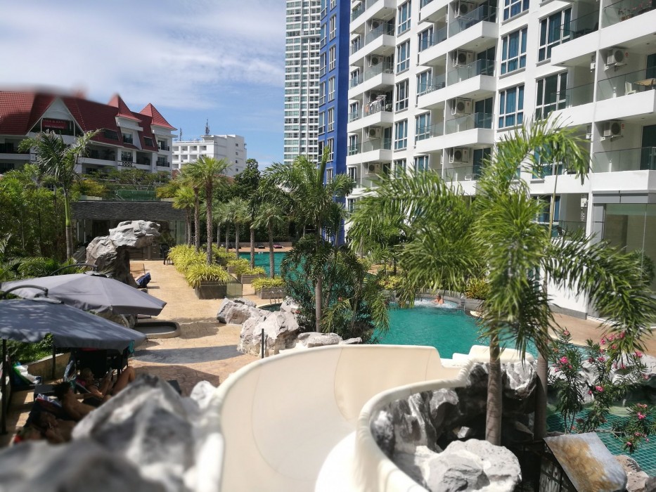 The Cliff Pattaya By Dede 64/100