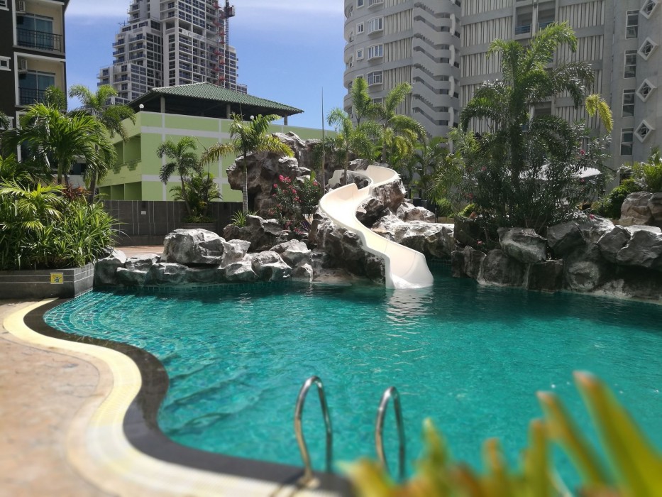 The Cliff Pattaya By Dede 54/100