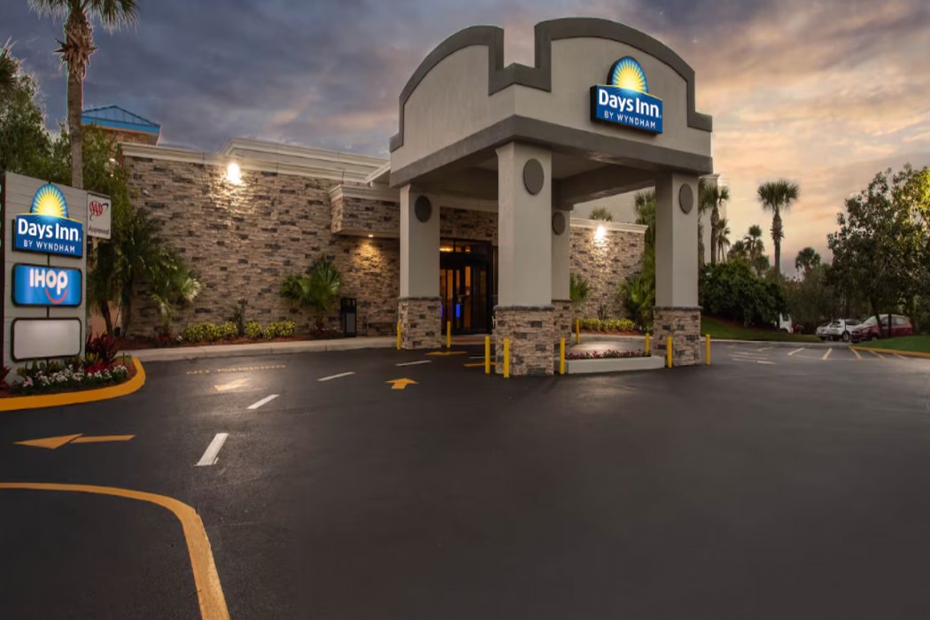Days Inn by Wyndham Orlando Conv. Center/International Dr 2/43