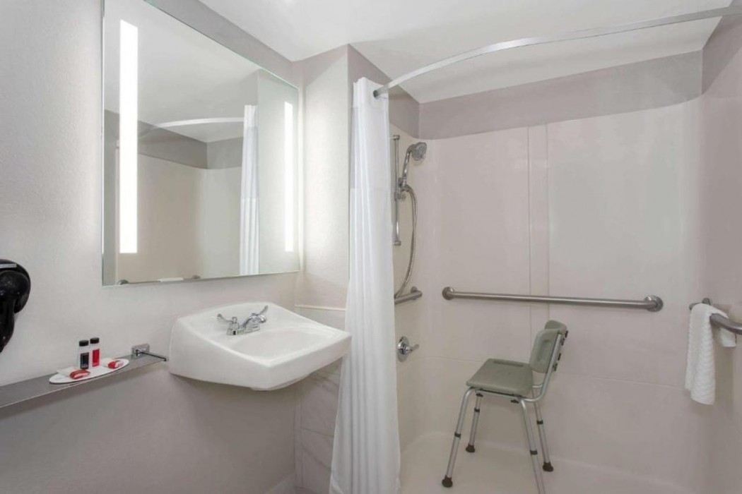 Days Inn by Wyndham Orlando Conv. Center/International Dr 16/43