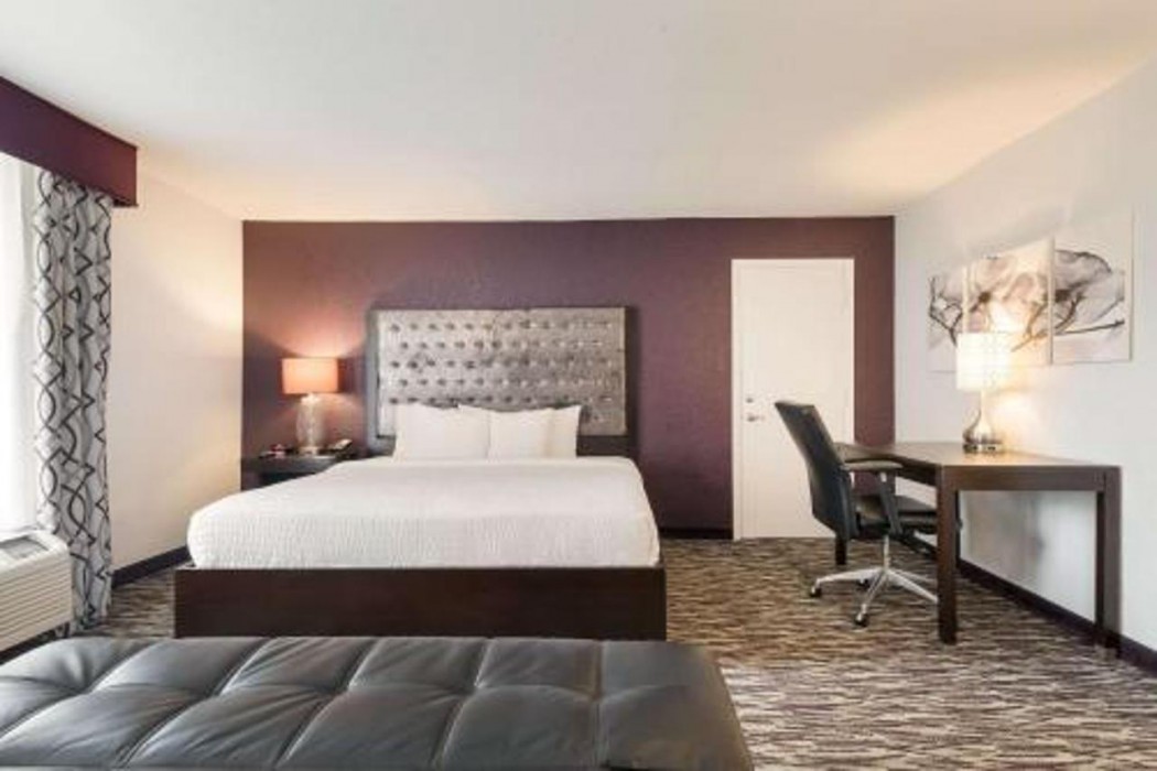Clarion Inn & Suites Across From Universal Orlando Resort 7/27