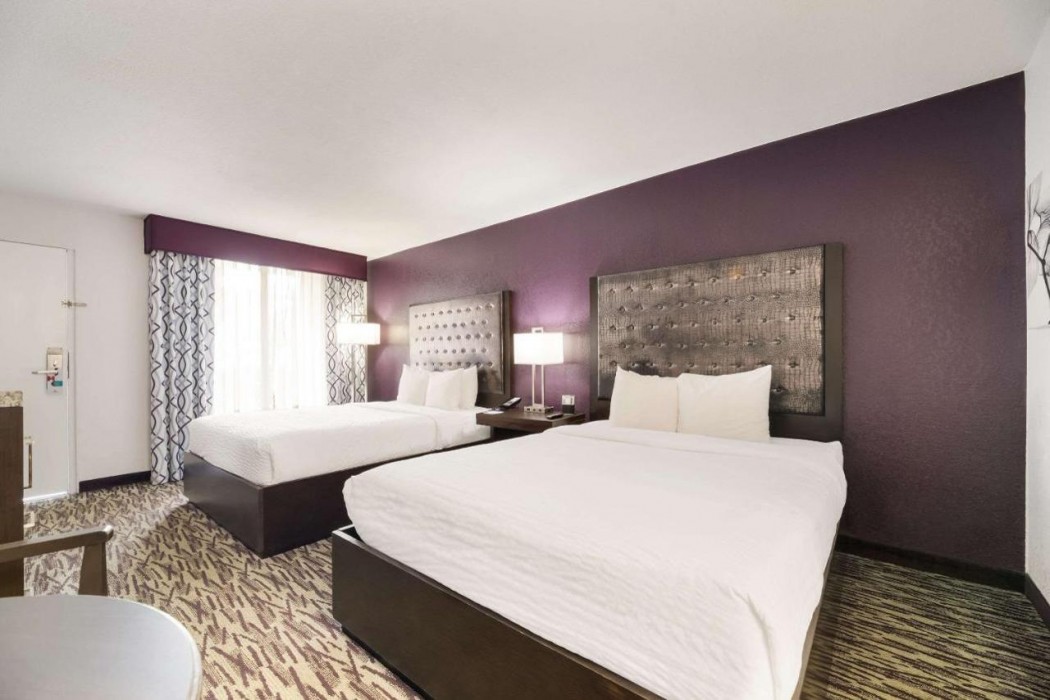 Clarion Inn & Suites Across From Universal Orlando Resort 10/27