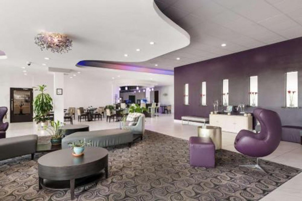 Clarion Inn & Suites Across From Universal Orlando Resort photo2