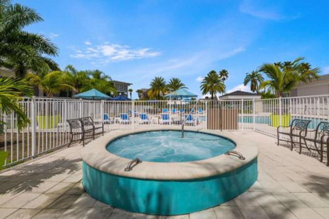 Clarion Inn & Suites Across From Universal Orlando Resort 14/27
