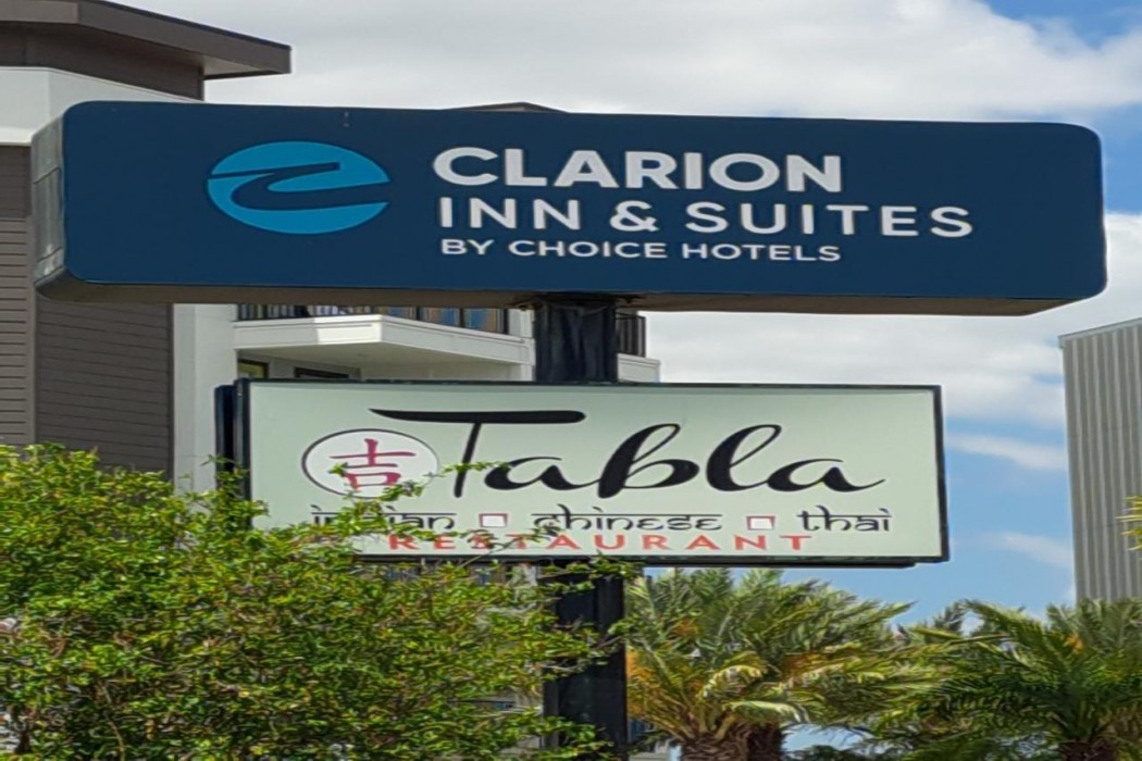 Clarion Inn & Suites Across From Universal Orlando Resort 20/27