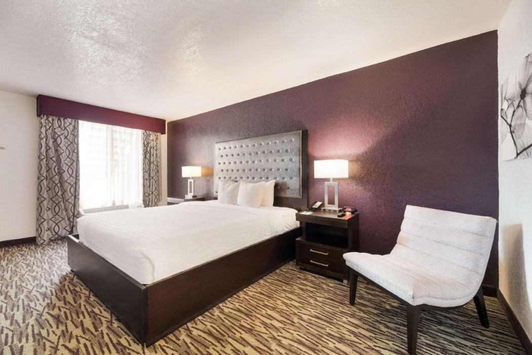 Clarion Inn & Suites Across From Universal Orlando Resort 6/27