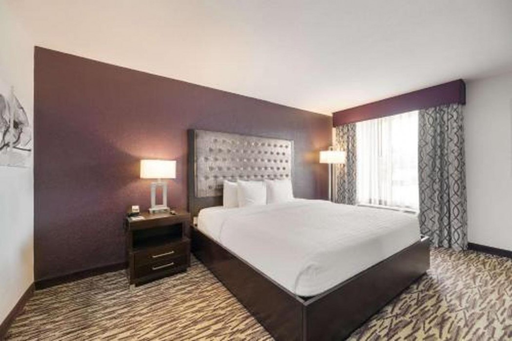 Clarion Inn & Suites Across From Universal Orlando Resort 9/27