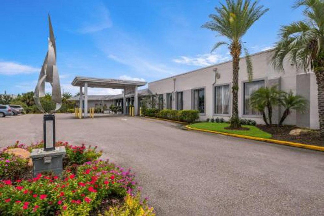 Clarion Inn & Suites Across From Universal Orlando Resort photo1